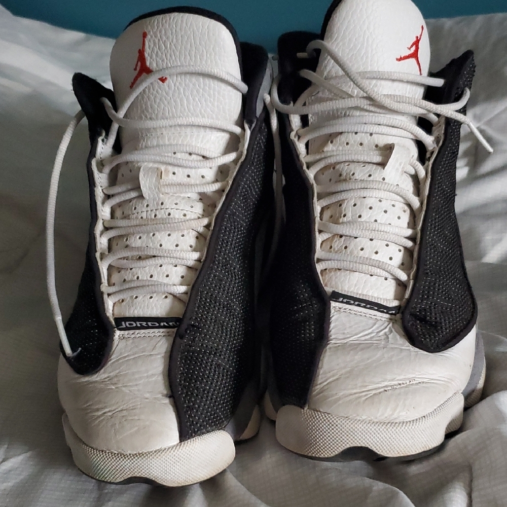 Jordan Men's Black and White Sneakers